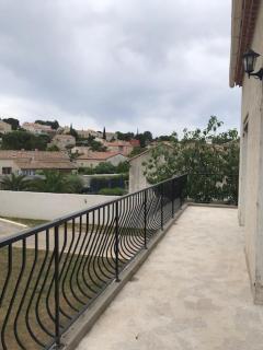 Haut de maison entièrement rénové avec garage - Carnoux - 8