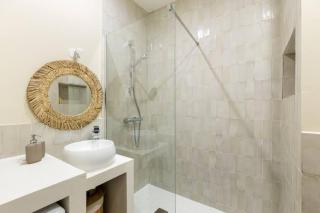 Super T2 (55 m2) proche du Cours Julien - 5