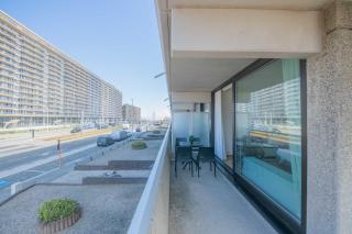 Between Waves - Ostend - 2