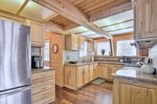 Spacious Duck Creek Village Cabin with Hot Tub! - Duck Creek Village - 9