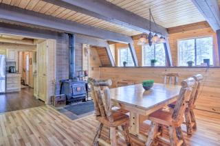 Spacious Duck Creek Village Cabin with Hot Tub! - Duck Creek Village - 6
