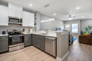 Relaxing Cozy Getaway in Gated Community near Greater Heights - Houston - 1