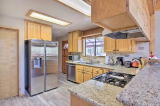 Idyllic Frazier Park Cabin Views, Pool Table - 2