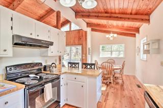 Pet-Friendly Serenity Now Cottage with Deck! - 9