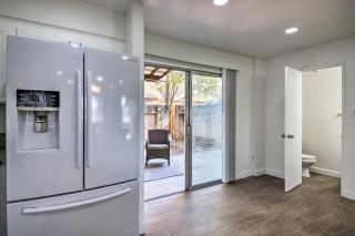 Comfy Bakersfield Townhome - Fire Pit and Patio - 1