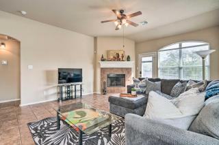 San Antonio Retreat with Fireplace and Pool Access! - Bulverde - 8