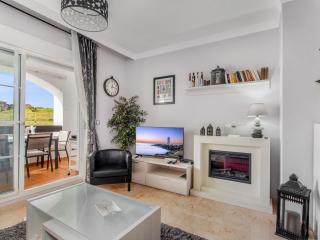 2091- Apt close from all amenities - 1
