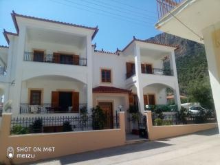 Delicatessen house - Leonidio - 6