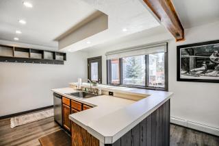 Racer's Edge Townhome - Cool Frisco Getaway - 4