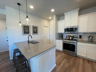 Hidden Gem - Brand New Curated Home with Pool Access - Fort Collins - 9