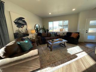 Hidden Gem - Brand New Curated Home with Pool Access - Fort Collins - 3