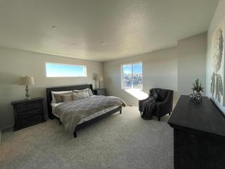 Hidden Gem - Brand New Curated Home with Pool Access - Fort Collins - 2