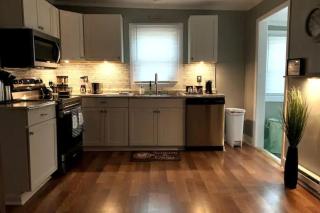 Cozy 3 Bedroom House w/ Free Parking, Netflix, & More - 2