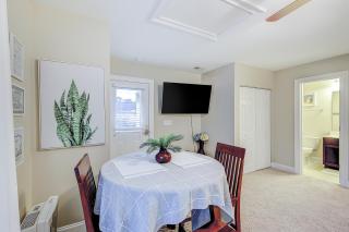 Southern Charm Getaway - 7