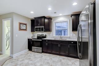 Southern Charm Getaway - 1