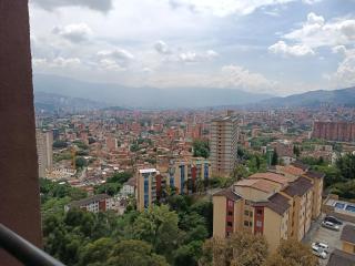 Apartamento con vistas a la ciudad (Penthouse) cerca al Estadio, al Boulevard de la 70 y la Avenida 80 (Casinos, restaurantes, malls y otros). - Medellín - 6