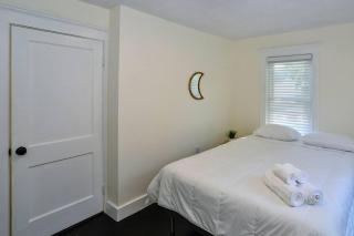 Modern Three Bedroom Condo - Boston - Stoneham - 5