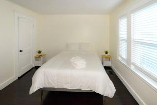 Modern Three Bedroom Condo - Boston - Stoneham - 1