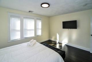 Modern Three Bedroom Condo - Boston - 2