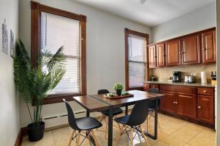 Lovely 4-Bedroom Apt with In-Unit Laundry - Broadway 2 - Chicago - 8