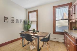 Lovely 4-Bedroom Apt with In-Unit Laundry - Broadway 2 - Chicago - 7