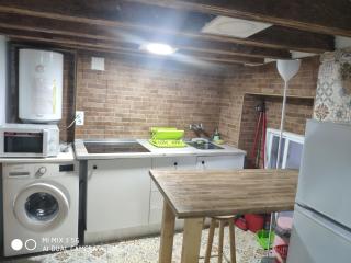 Cathedral two bedroom unit & two balconies - Cadice - 5