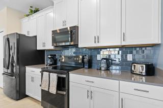 Amazing New Resort Style Townhome 4BR - 10 Guest! - 8