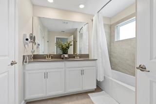 Amazing New Resort Style Townhome 4BR - 10 Guest! - 5