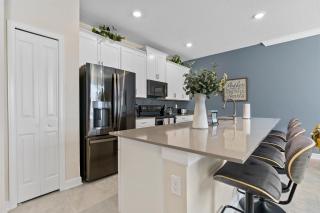 Amazing New Resort Style Townhome 4BR - 10 Guest! - 2