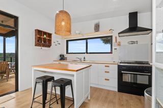 Tapuaetahi Beach Marvel - Te Tii Holiday Home - 3