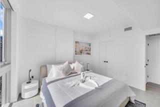 Modern 1 Bed Condo across from Bayside in Downtown - Miami - 2