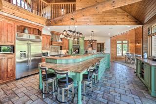 Stunning Mazon Home with Fishing Pond and Patio! - 4