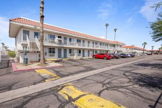 Super 8 by Wyndham Phoenix West - Phoenix - 0