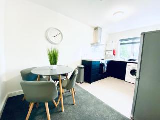 HU-Thirteen Apt Two- Sleeps 4 - Hessle - 7