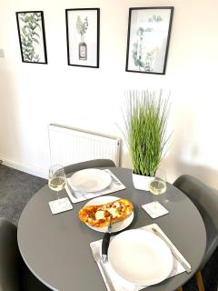 HU-Thirteen Apt Two- Sleeps 4 - Hessle - 5