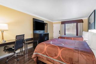 Super 8 by Wyndham Ukiah - Ukiah - 1