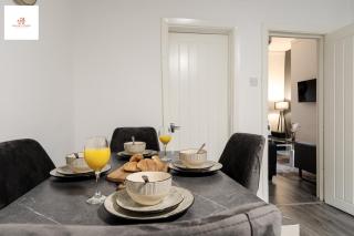 Immaculate 4 bed in Liverpool By Hinkley Homes Short Lets & Serviced Accommodation - Liverpool - 1
