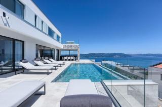 Villa Ateneum with sea view, jacuzzi and infinity pool - Labin - 2