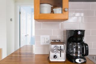 Central & Comfortable Home Walk to the Beach! - Jacksonville Beach - 5