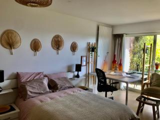 Chez Isa, espace prive, 1ou 2 chambres, terrasse et jardin, entrée autonome, sdb et mini cuisine partagées entre les 2 chambres - Ceyrat - 5