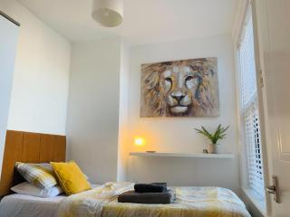 Salisbury Solace - 7