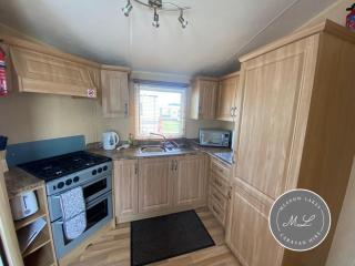 Coral Beach - Row 73 Van 2, central heating, WiFi, bed linen - Meadow Lakes Caravan & Lodge Hire - Ingoldmells - 8