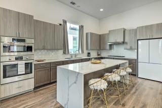 Luxurious and Spacious Austin Home about 8 Mi to Dtwn! - Austin - 1