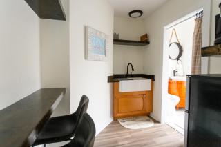 Cozy Studio - Blocks from the Ocean! - 4