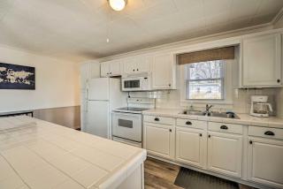 Lakeview Mecosta Cottage with Grill and Fire Pit - Mecosta - 4