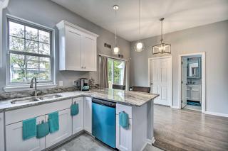 Bright Norfolk Home with Deck Less Than 3 Mi to Town! - Norfolk - 1