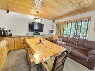 Roos Roost - Duck Creek Village - 7