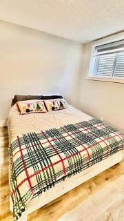 Cozy Private Suite with Separate Entrance & Free Parking - 8