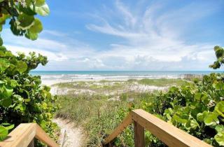 Quiet Vista Del Mar 2 Bedroom Condo Beachfront Property - Cocoa Beach - 0