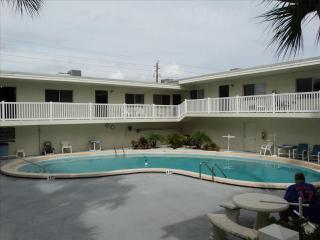 Quiet Vista Del Mar 2 Bedroom Condo Beachfront Property - Cocoa Beach - 4